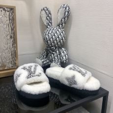 Louis Vuitton Slippers